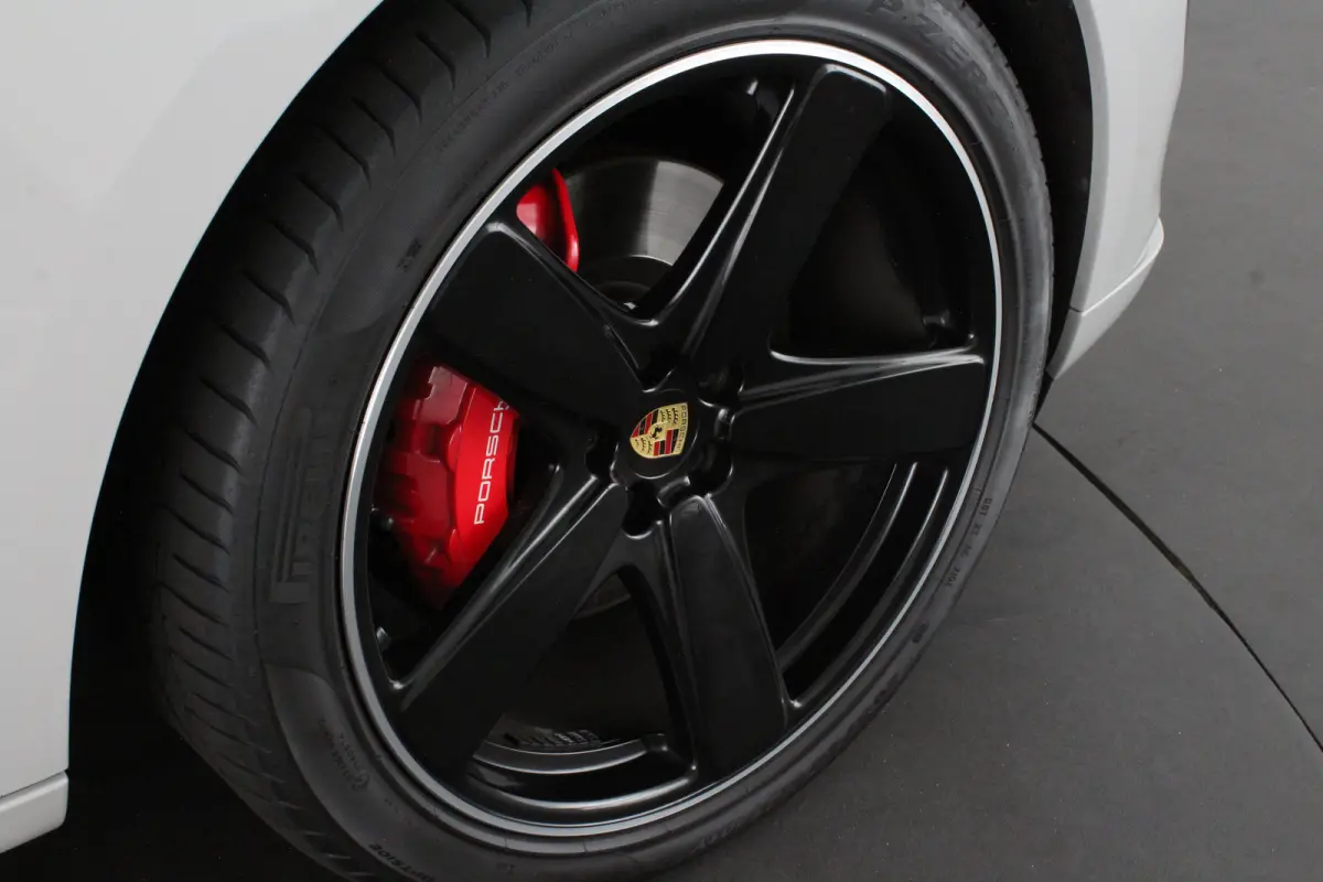 2.9 GTS > Pano.schuif/Sport-chrono/Luchtvering/21inch