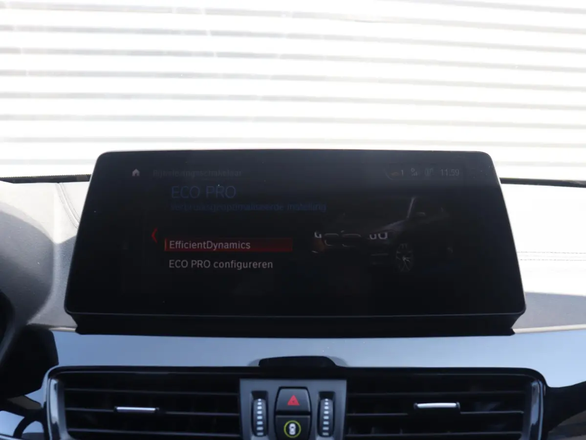 sDrive18i | High Executive | M Sportpakket | Head-Up | Trekhaak | Hi-Fi | Apple Carplay Voorbereiding | Parking Pack | Elektr. Achterklep | 18'' LMV