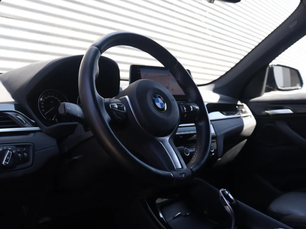 sDrive18i | High Executive | M Sportpakket | Head-Up | Trekhaak | Hi-Fi | Apple Carplay Voorbereiding | Parking Pack | Elektr. Achterklep | 18'' LMV