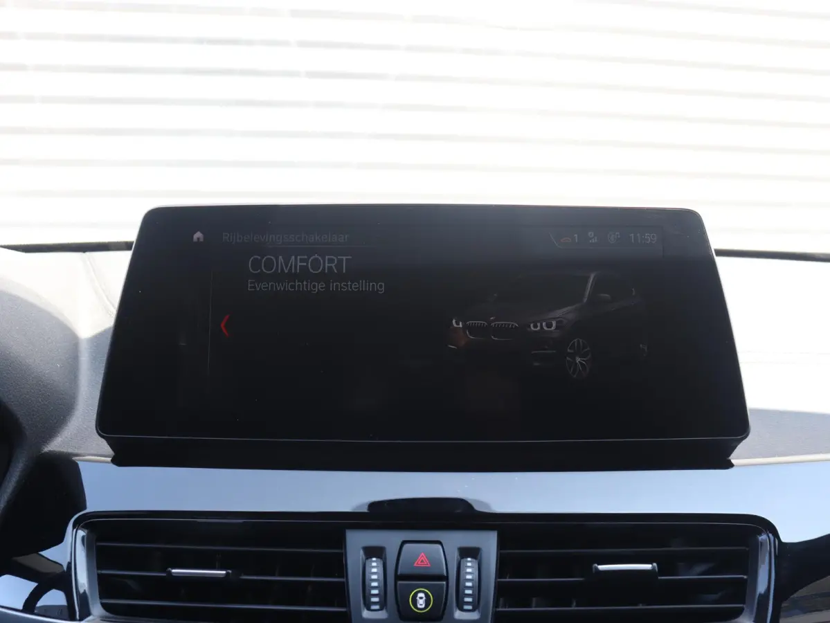 sDrive18i | High Executive | M Sportpakket | Head-Up | Trekhaak | Hi-Fi | Apple Carplay Voorbereiding | Parking Pack | Elektr. Achterklep | 18'' LMV