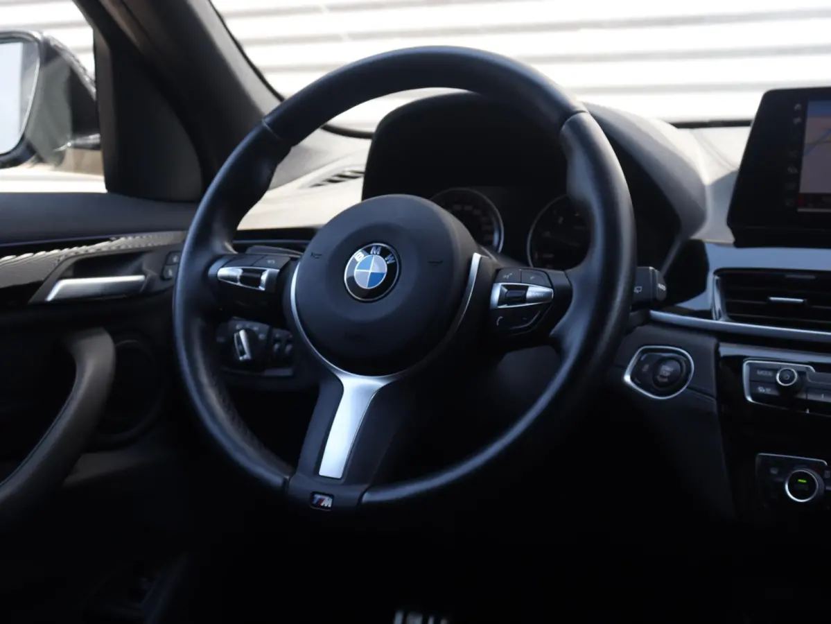sDrive18i | High Executive | M Sportpakket | Head-Up | Trekhaak | Hi-Fi | Apple Carplay Voorbereiding | Parking Pack | Elektr. Achterklep | 18'' LMV
