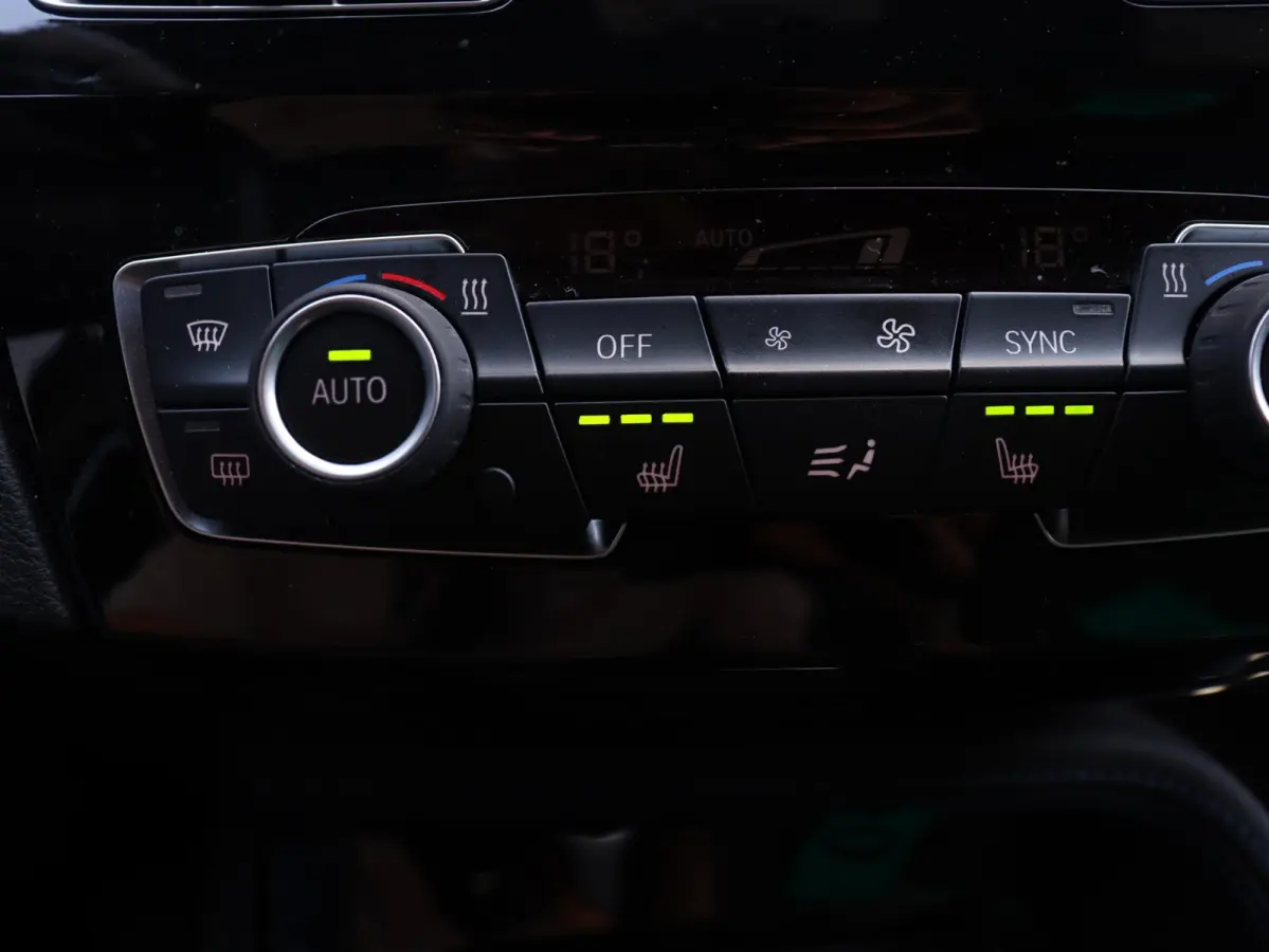 sDrive18i | High Executive | M Sportpakket | Head-Up | Trekhaak | Hi-Fi | Apple Carplay Voorbereiding | Parking Pack | Elektr. Achterklep | 18'' LMV