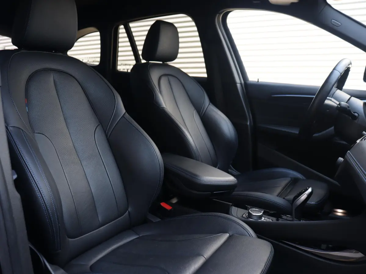 sDrive18i | High Executive | M Sportpakket | Head-Up | Trekhaak | Hi-Fi | Apple Carplay Voorbereiding | Parking Pack | Elektr. Achterklep | 18'' LMV