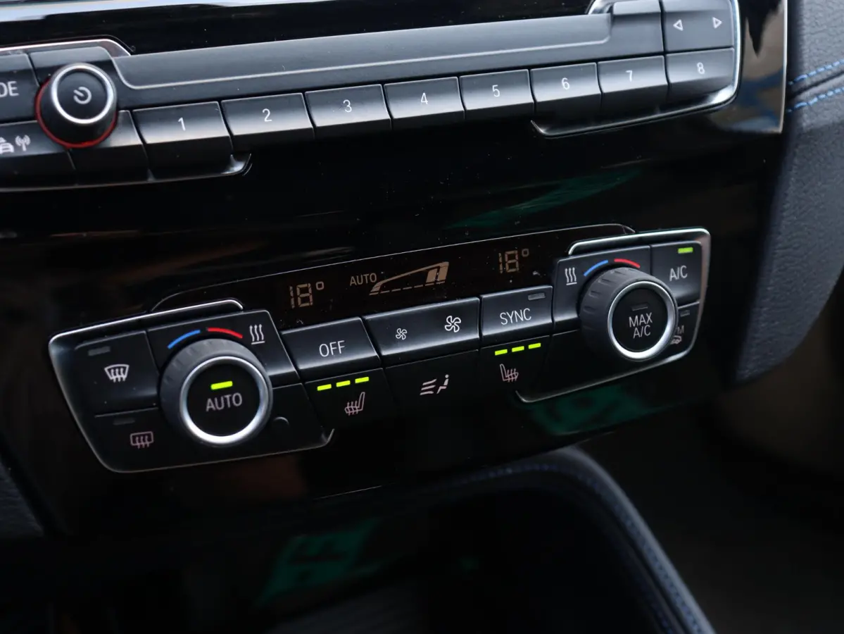 sDrive18i | High Executive | M Sportpakket | Head-Up | Trekhaak | Hi-Fi | Apple Carplay Voorbereiding | Parking Pack | Elektr. Achterklep | 18'' LMV