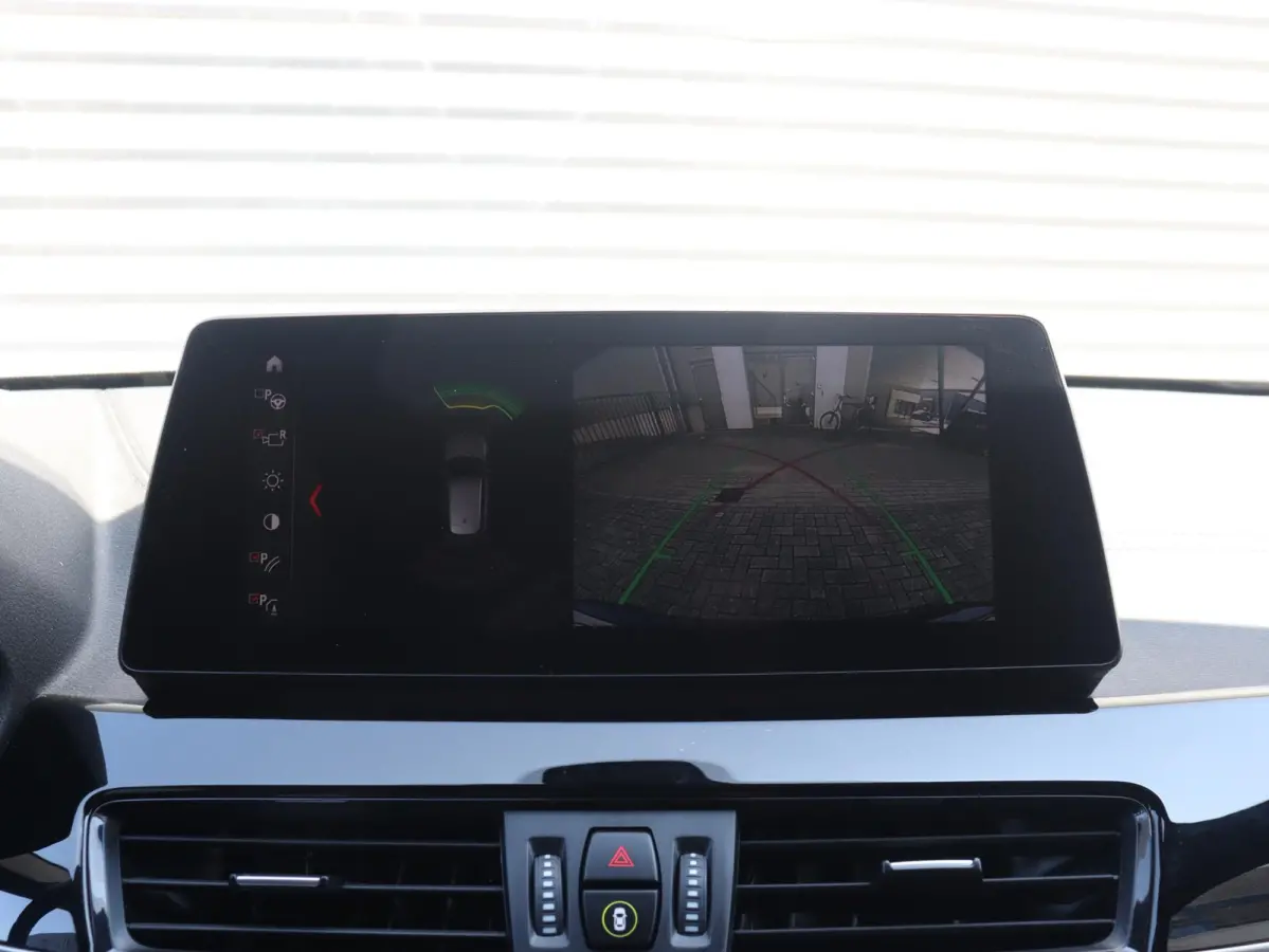 sDrive18i | High Executive | M Sportpakket | Head-Up | Trekhaak | Hi-Fi | Apple Carplay Voorbereiding | Parking Pack | Elektr. Achterklep | 18'' LMV