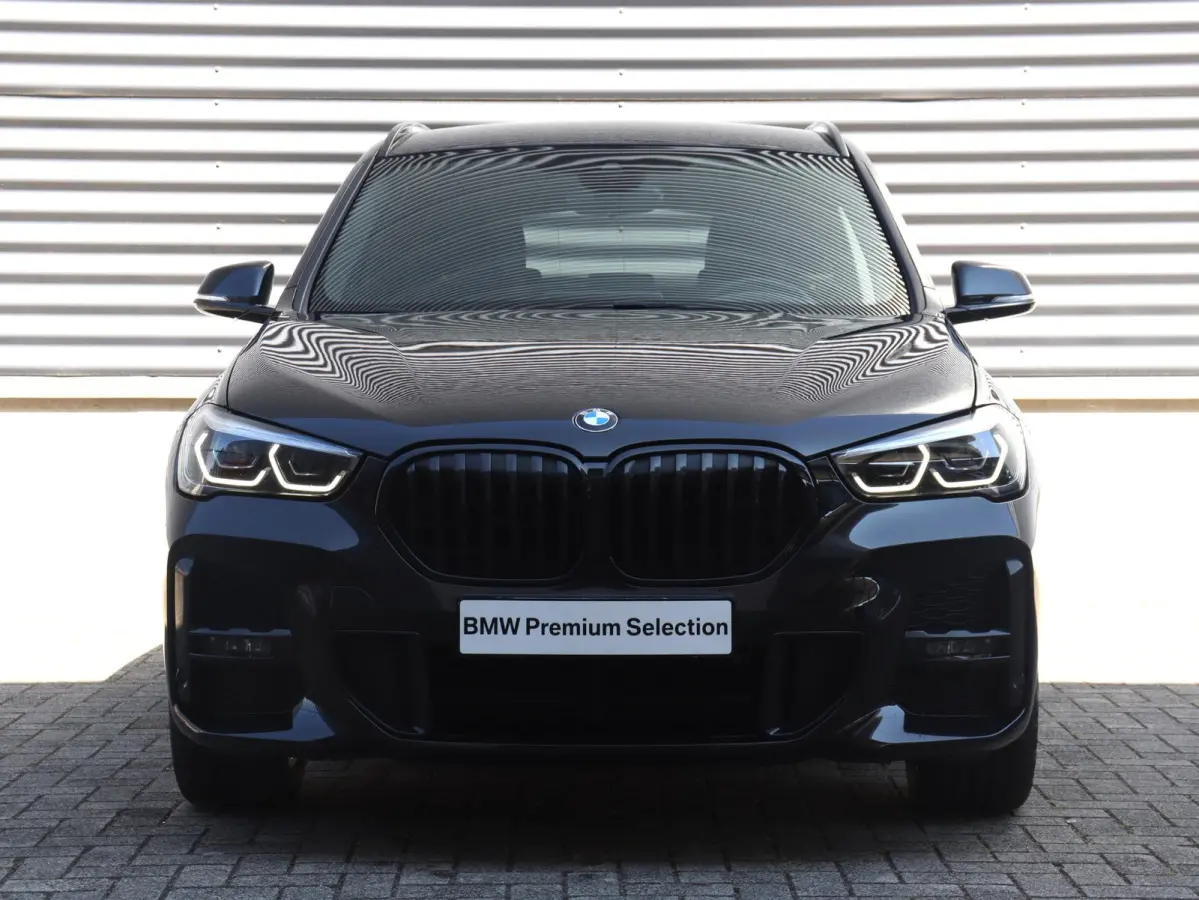 sDrive18i | High Executive | M Sportpakket | Head-Up | Trekhaak | Hi-Fi | Apple Carplay Voorbereiding | Parking Pack | Elektr. Achterklep | 18'' LMV