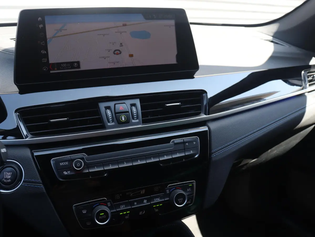 sDrive18i | High Executive | M Sportpakket | Head-Up | Trekhaak | Hi-Fi | Apple Carplay Voorbereiding | Parking Pack | Elektr. Achterklep | 18'' LMV