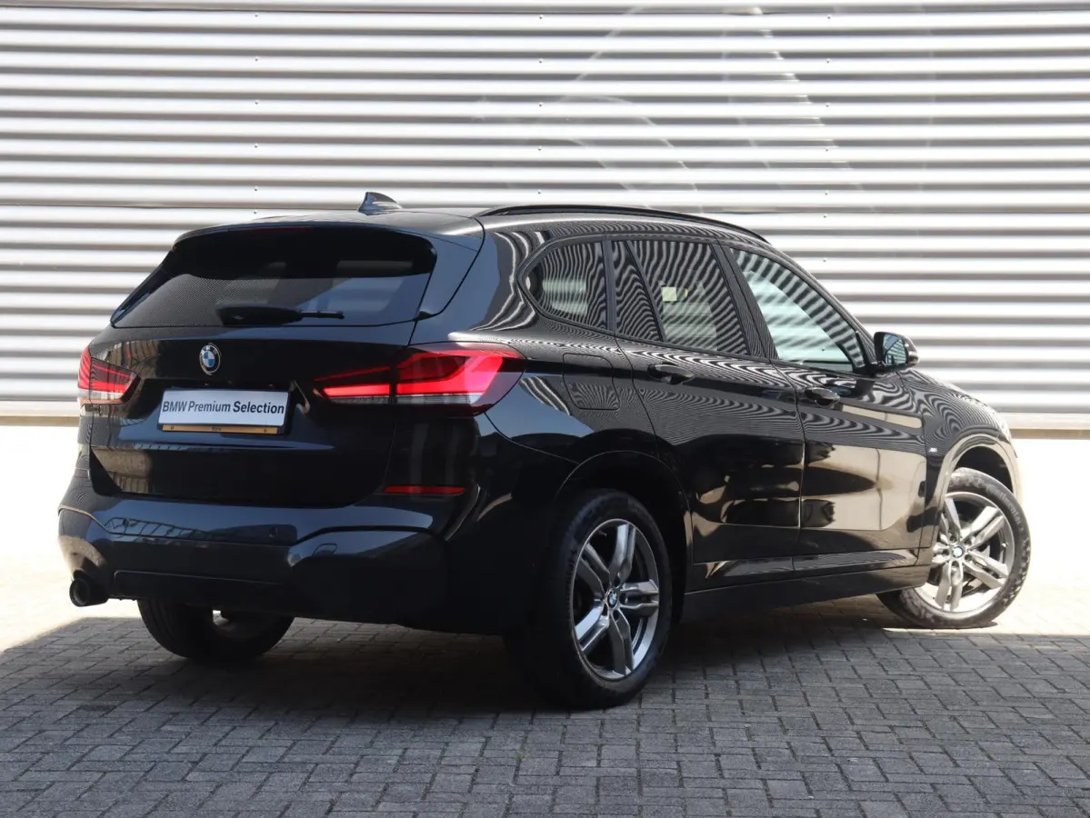 sDrive18i | High Executive | M Sportpakket | Head-Up | Trekhaak | Hi-Fi | Apple Carplay Voorbereiding | Parking Pack | Elektr. Achterklep | 18'' LMV