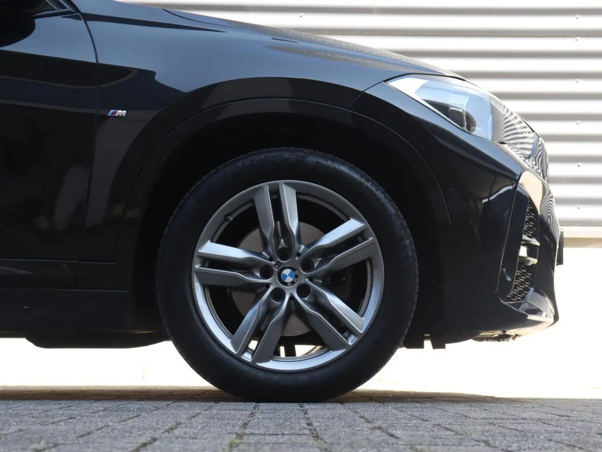 sDrive18i | High Executive | M Sportpakket | Head-Up | Trekhaak | Hi-Fi | Apple Carplay Voorbereiding | Parking Pack | Elektr. Achterklep | 18'' LMV