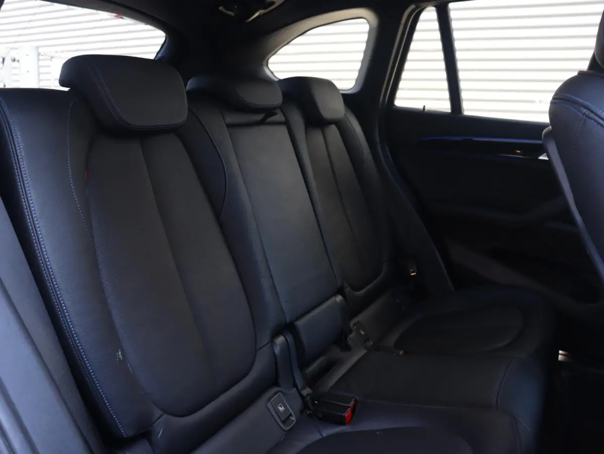 sDrive18i | High Executive | M Sportpakket | Head-Up | Trekhaak | Hi-Fi | Apple Carplay Voorbereiding | Parking Pack | Elektr. Achterklep | 18'' LMV