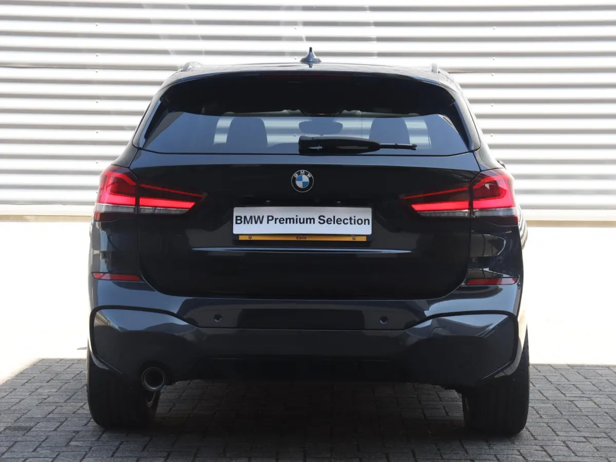 sDrive18i | High Executive | M Sportpakket | Head-Up | Trekhaak | Hi-Fi | Apple Carplay Voorbereiding | Parking Pack | Elektr. Achterklep | 18'' LMV