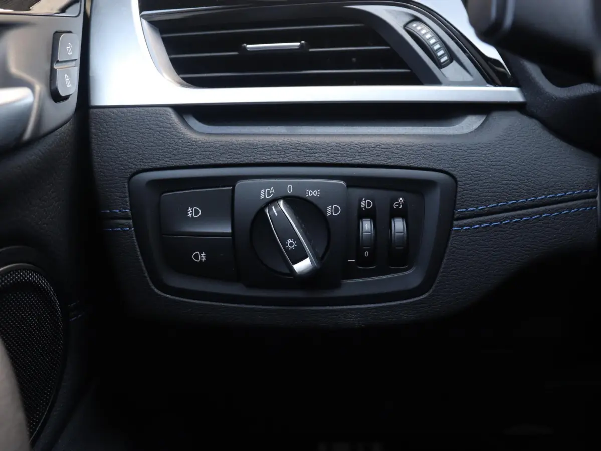 sDrive18i | High Executive | M Sportpakket | Head-Up | Trekhaak | Hi-Fi | Apple Carplay Voorbereiding | Parking Pack | Elektr. Achterklep | 18'' LMV