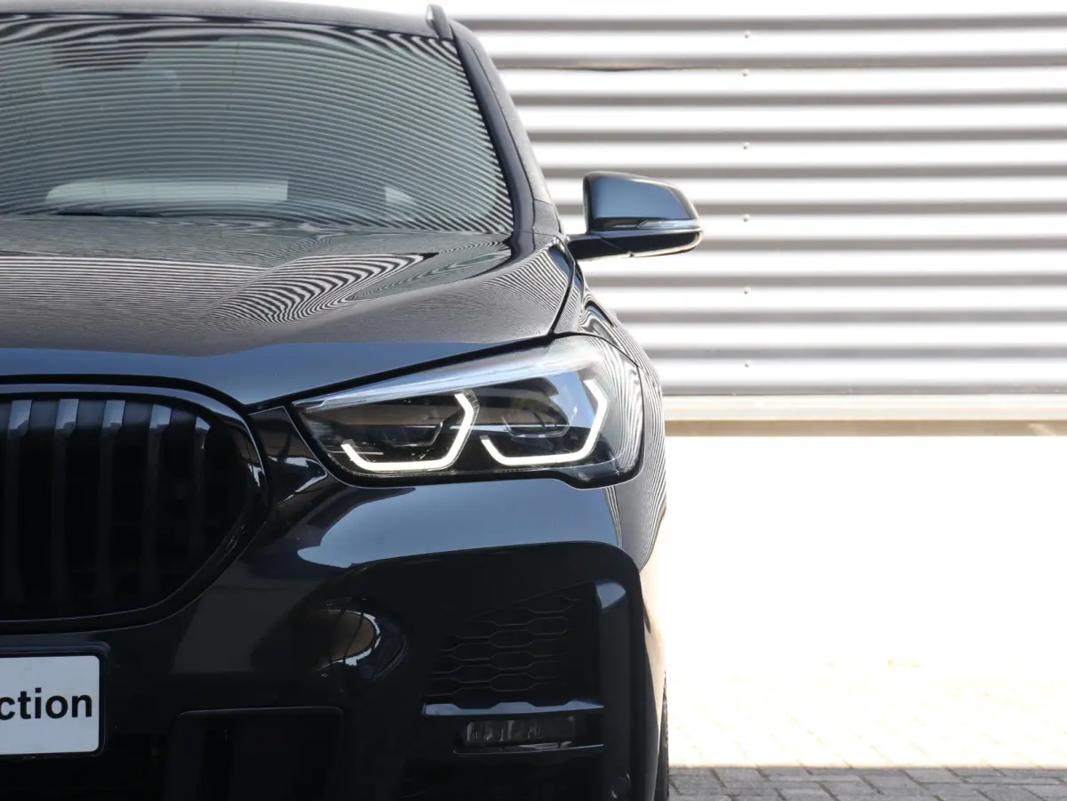 sDrive18i | High Executive | M Sportpakket | Head-Up | Trekhaak | Hi-Fi | Apple Carplay Voorbereiding | Parking Pack | Elektr. Achterklep | 18'' LMV