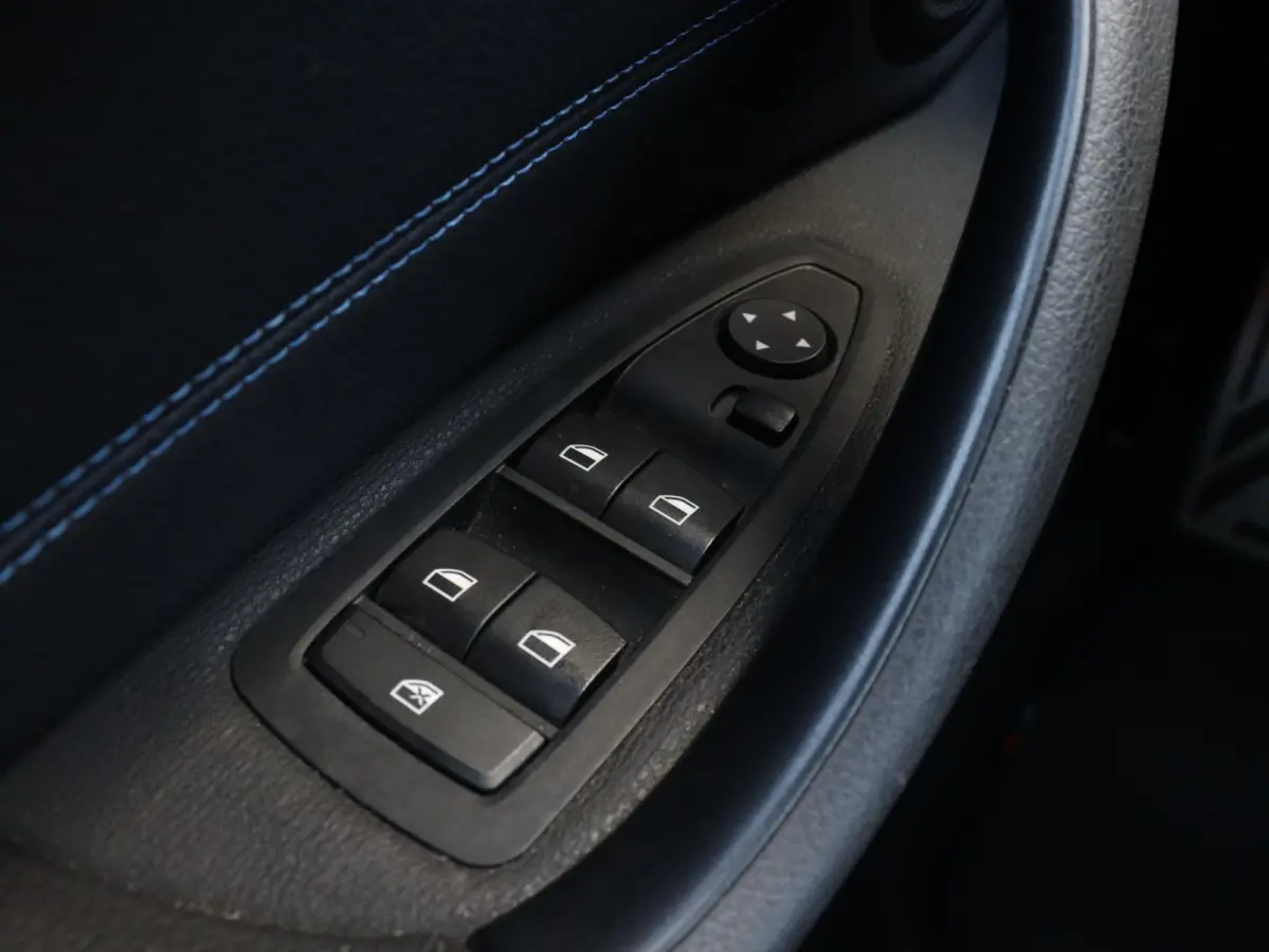 sDrive18i | High Executive | M Sportpakket | Head-Up | Trekhaak | Hi-Fi | Apple Carplay Voorbereiding | Parking Pack | Elektr. Achterklep | 18'' LMV