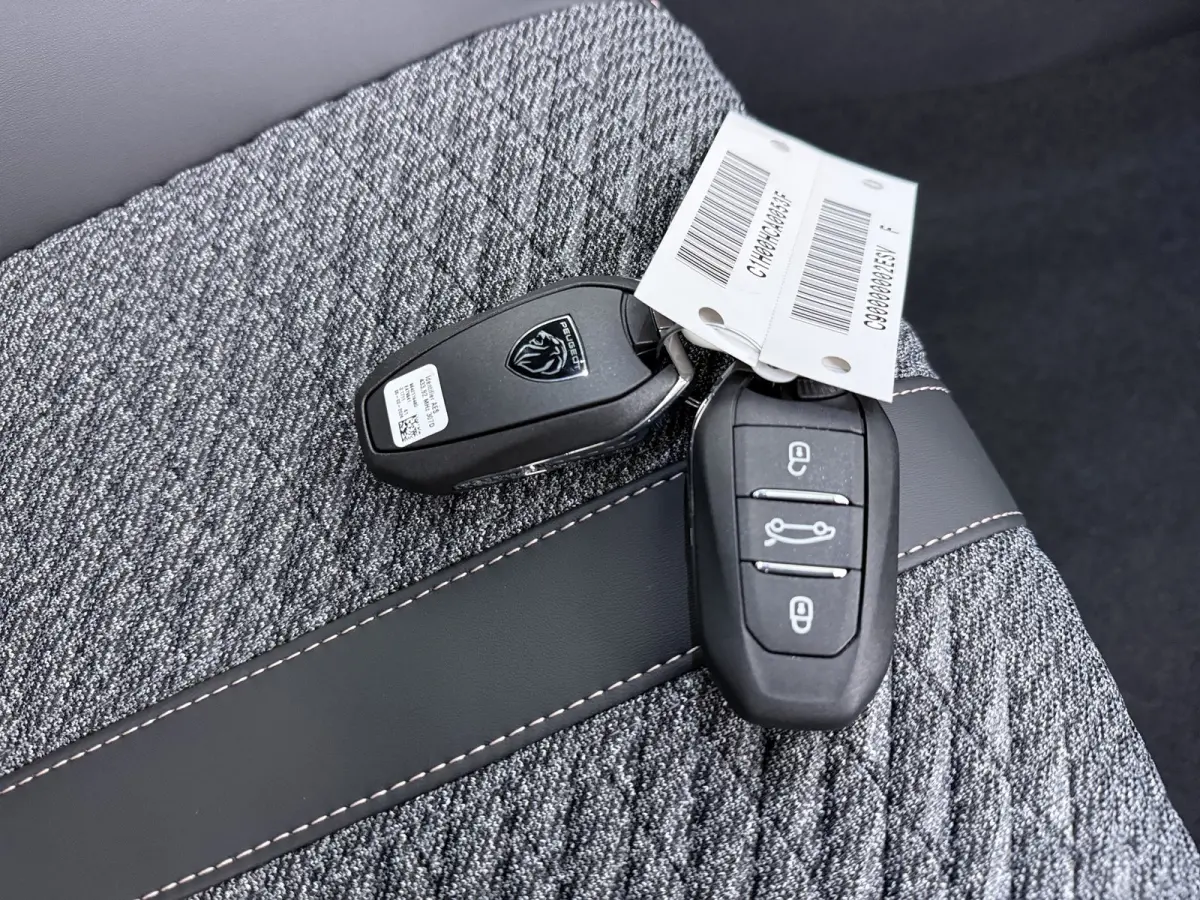 | Demo Deal | 1.2 Hybrid 145 e-DCS6 Allure | Cruise control adaptief met Stop&Go | Full-LED koplampen | Lichtmetalen velgen 17"