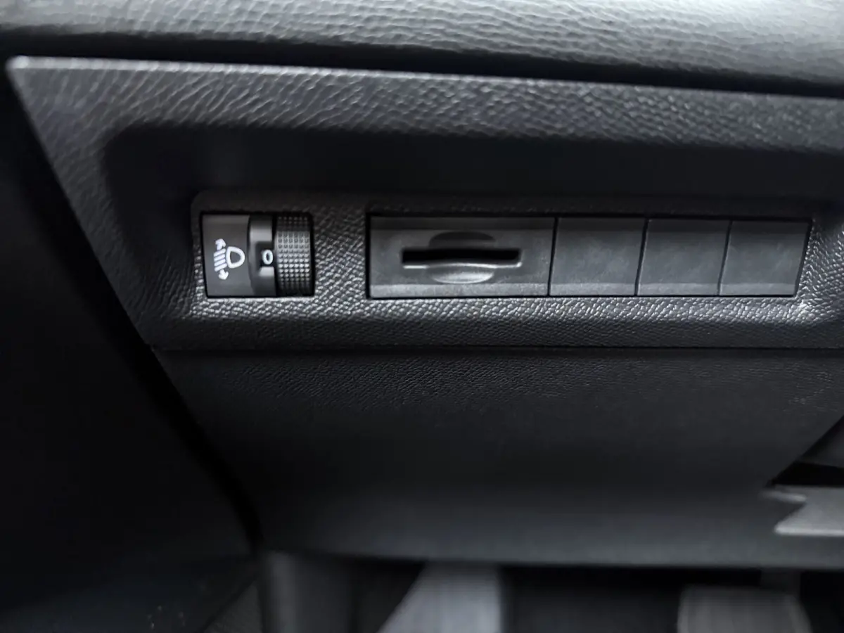 | Demo Deal | 1.2 Hybrid 145 e-DCS6 Allure | Cruise control adaptief met Stop&Go | Full-LED koplampen | Lichtmetalen velgen 17"