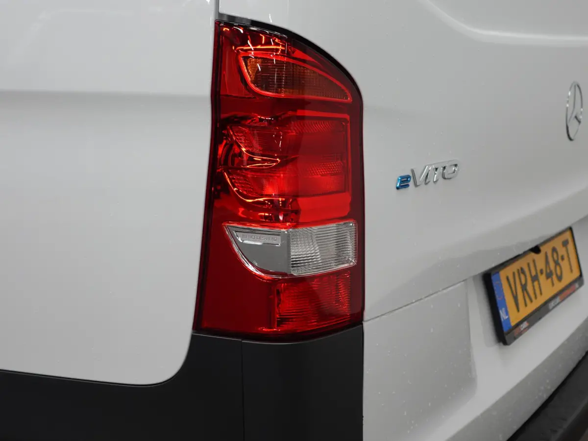 Lang 66 kWh Automaat Airco Cruise Leder Camera Navigatie
