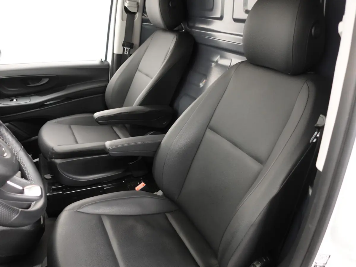 Lang 66 kWh Automaat Airco Cruise Leder Camera Navigatie