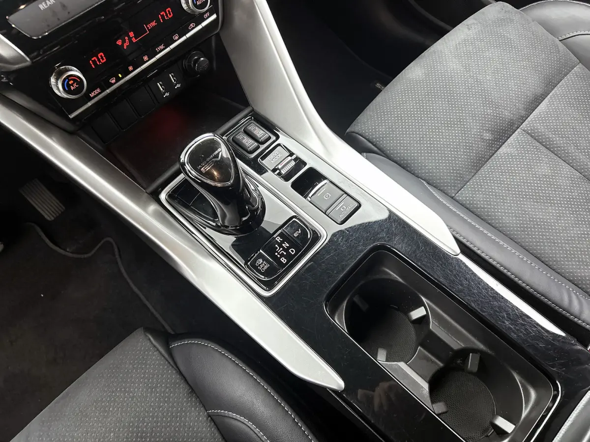 2.4 PHEV Intense+ Hybride / Navigatie / 1/2 Leder / Pdc. / Airco-ecc./ Radio multimedia / Apk nieuw