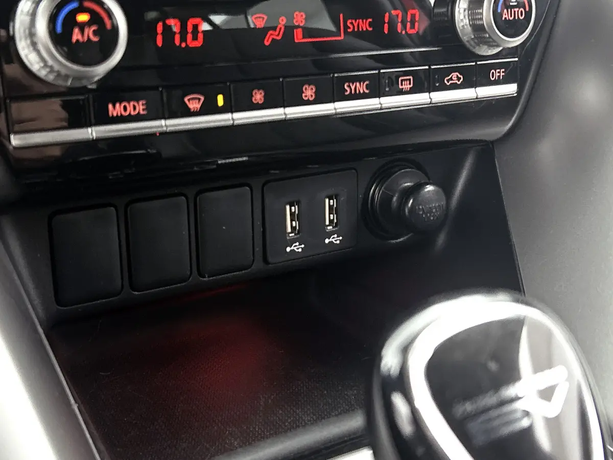 2.4 PHEV Intense+ Hybride / Navigatie / 1/2 Leder / Pdc. / Airco-ecc./ Radio multimedia / Apk nieuw
