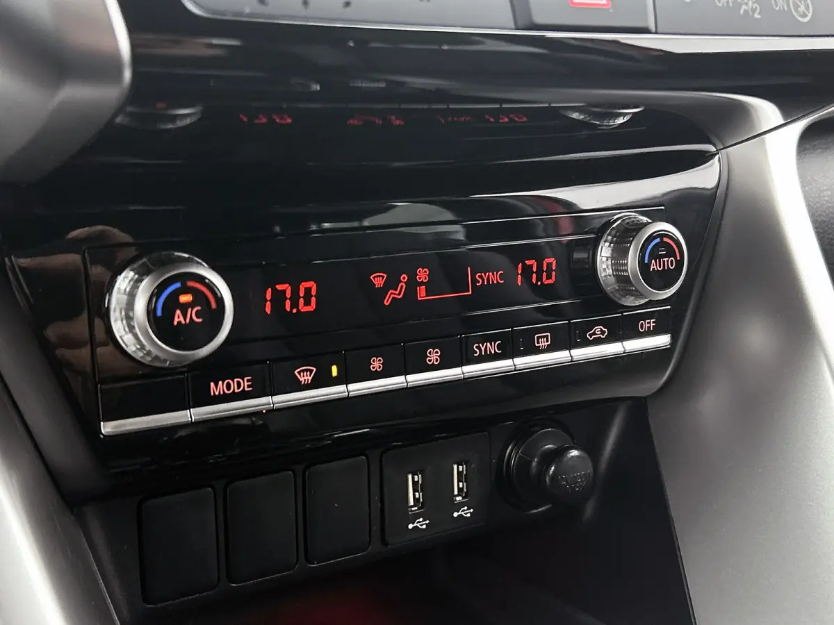 2.4 PHEV Intense+ Hybride / Navigatie / 1/2 Leder / Pdc. / Airco-ecc./ Radio multimedia / Apk nieuw