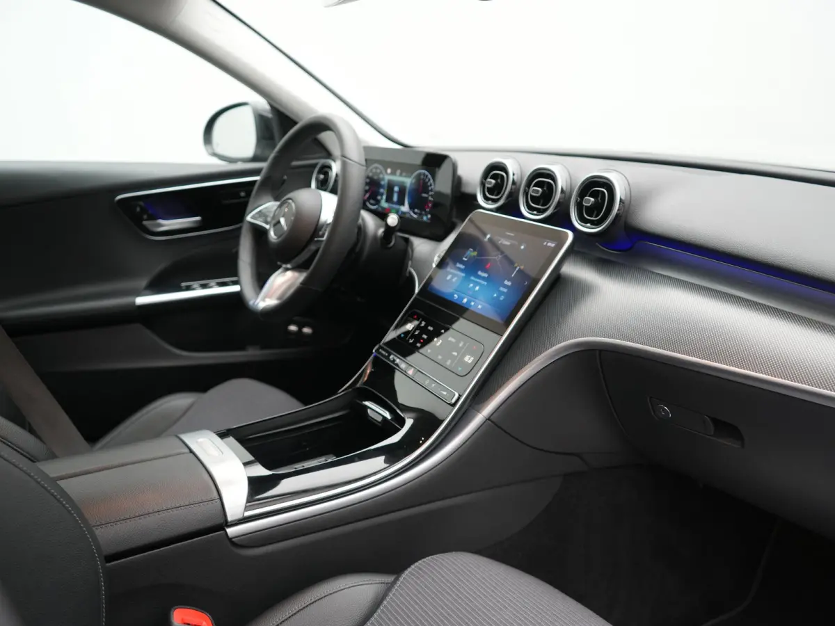 300 e PHEV 313pk Dealer O.H | Adaptive Cruise | Camera | Apple Carplay | BLIS | Sportstoelen Verwarmd | Virtual Cockpit | Navigatie | DAB | 17"L.M | Plug In Hybrid |