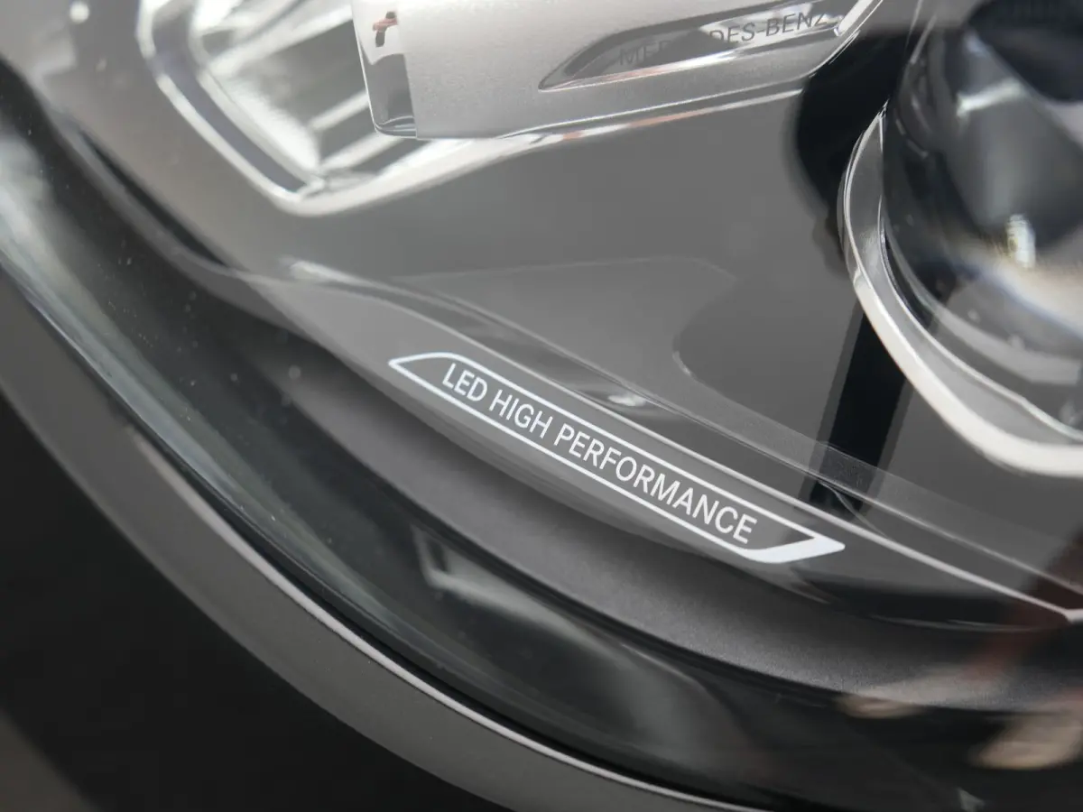 300 e PHEV 313pk Dealer O.H | Adaptive Cruise | Camera | Apple Carplay | BLIS | Sportstoelen Verwarmd | Virtual Cockpit | Navigatie | DAB | 17"L.M | Plug In Hybrid |