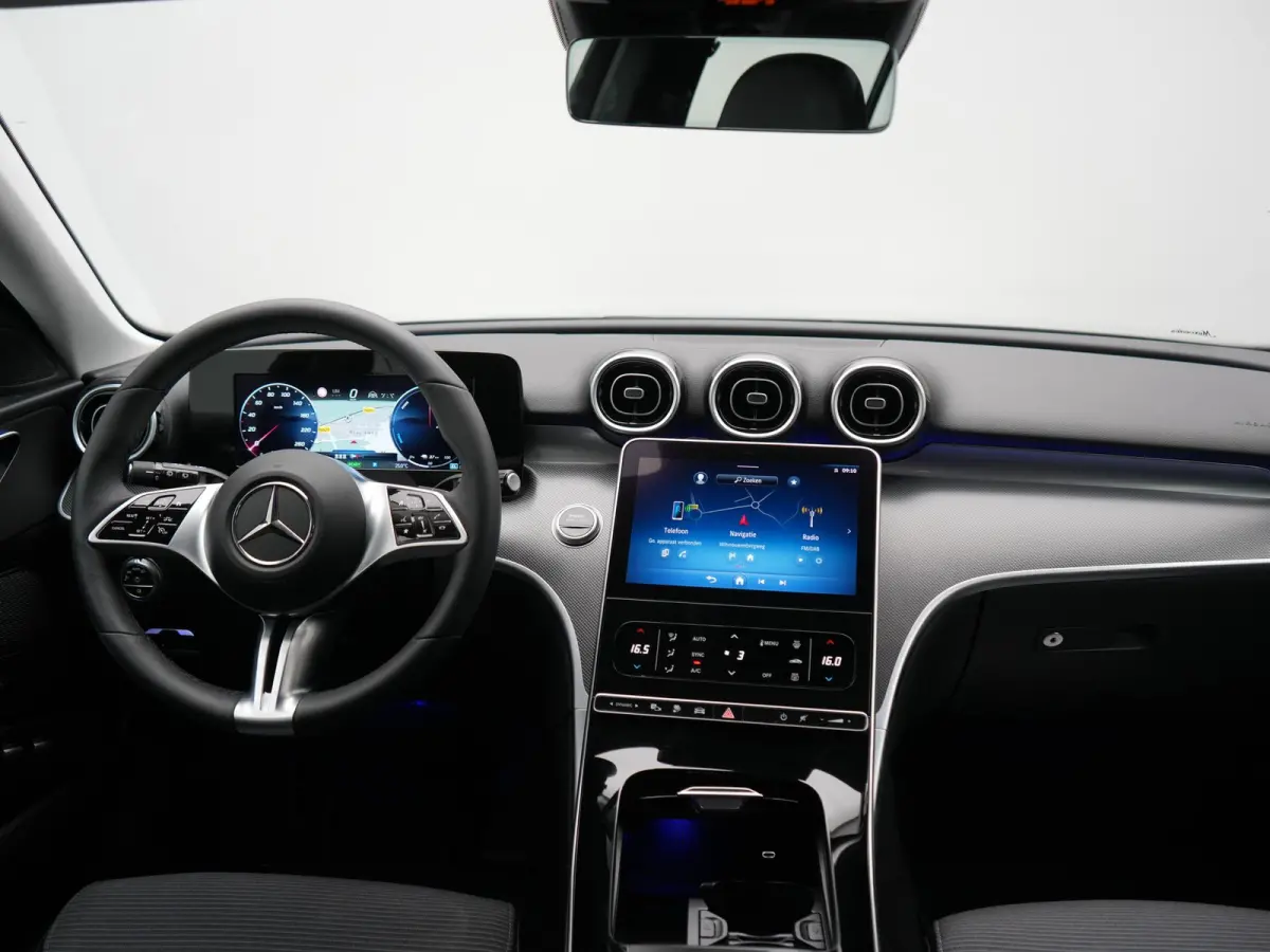 300 e PHEV 313pk Dealer O.H | Adaptive Cruise | Camera | Apple Carplay | BLIS | Sportstoelen Verwarmd | Virtual Cockpit | Navigatie | DAB | 17"L.M | Plug In Hybrid |