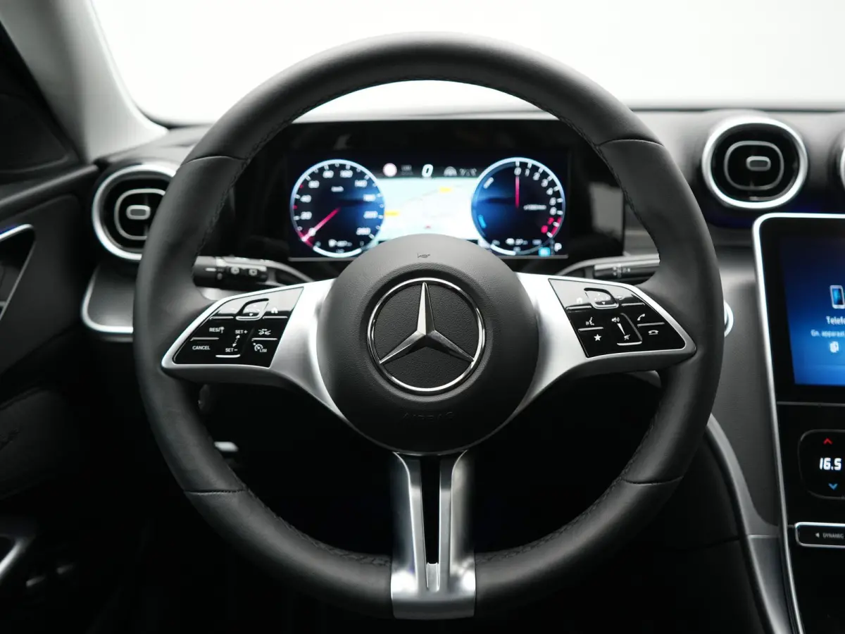 300 e PHEV 313pk Dealer O.H | Adaptive Cruise | Camera | Apple Carplay | BLIS | Sportstoelen Verwarmd | Virtual Cockpit | Navigatie | DAB | 17"L.M | Plug In Hybrid |