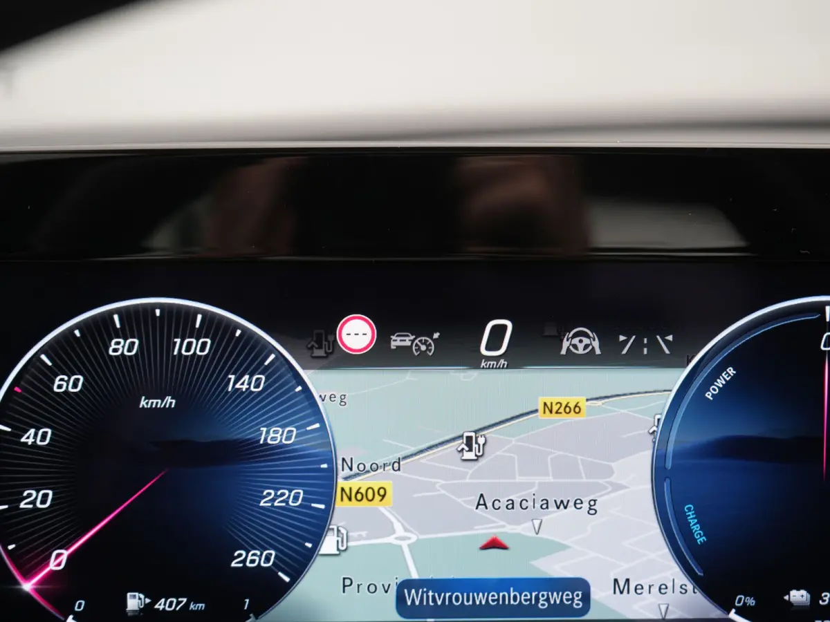 300 e PHEV 313pk Dealer O.H | Adaptive Cruise | Camera | Apple Carplay | BLIS | Sportstoelen Verwarmd | Virtual Cockpit | Navigatie | DAB | 17"L.M | Plug In Hybrid |