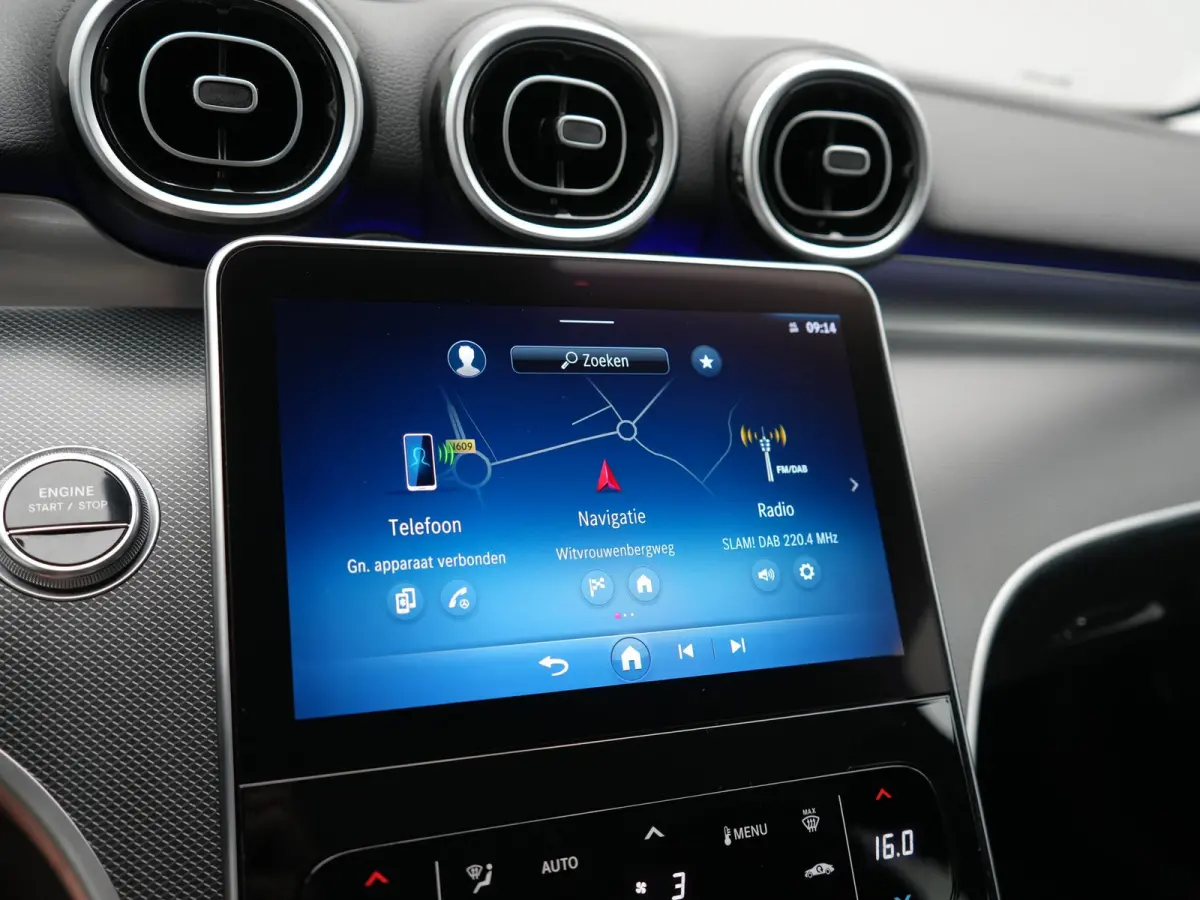 300 e PHEV 313pk Dealer O.H | Adaptive Cruise | Camera | Apple Carplay | BLIS | Sportstoelen Verwarmd | Virtual Cockpit | Navigatie | DAB | 17"L.M | Plug In Hybrid |