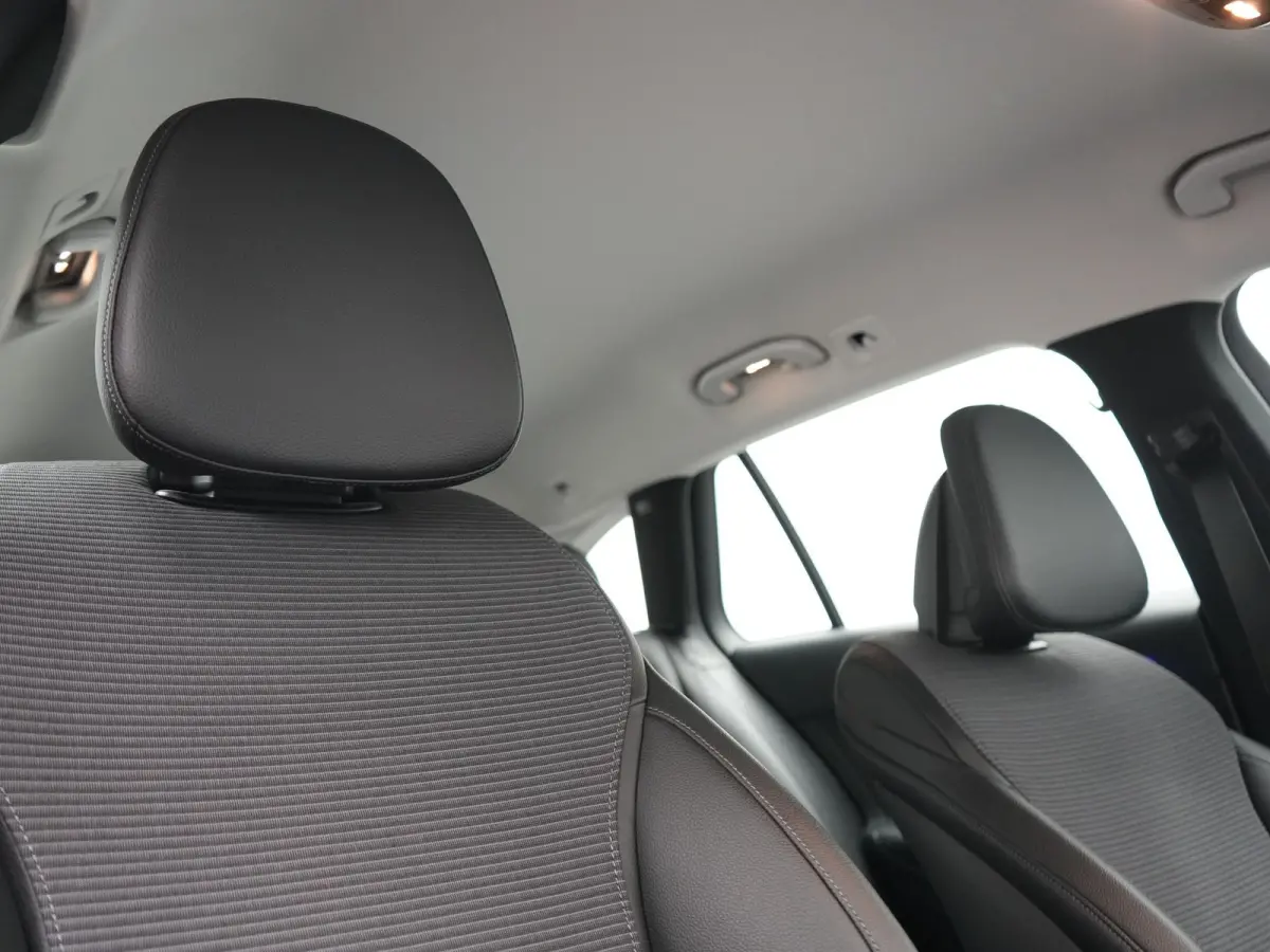 300 e PHEV 313pk Dealer O.H | Adaptive Cruise | Camera | Apple Carplay | BLIS | Sportstoelen Verwarmd | Virtual Cockpit | Navigatie | DAB | 17"L.M | Plug In Hybrid |