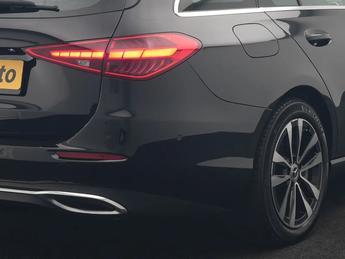 300 e PHEV 313pk Dealer O.H | Adaptive Cruise | Camera | Apple Carplay | BLIS | Sportstoelen Verwarmd | Virtual Cockpit | Navigatie | DAB | 17"L.M | Plug In Hybrid |