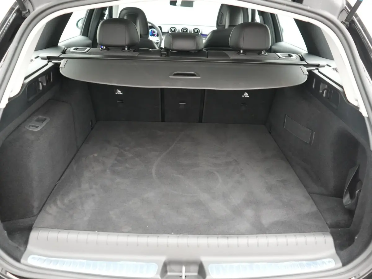 300 e PHEV 313pk Dealer O.H | Adaptive Cruise | Camera | Apple Carplay | BLIS | Sportstoelen Verwarmd | Virtual Cockpit | Navigatie | DAB | 17"L.M | Plug In Hybrid |