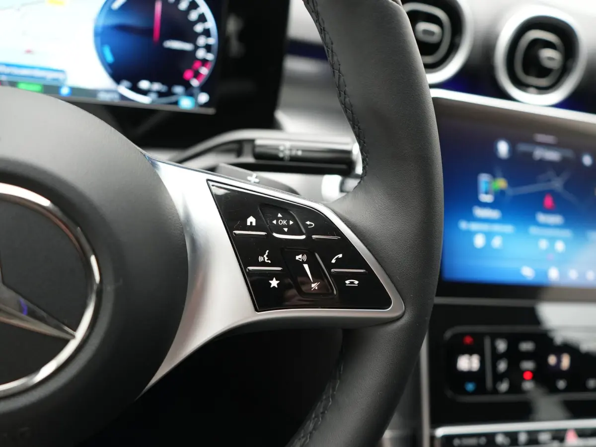 300 e PHEV 313pk Dealer O.H | Adaptive Cruise | Camera | Apple Carplay | BLIS | Sportstoelen Verwarmd | Virtual Cockpit | Navigatie | DAB | 17"L.M | Plug In Hybrid |