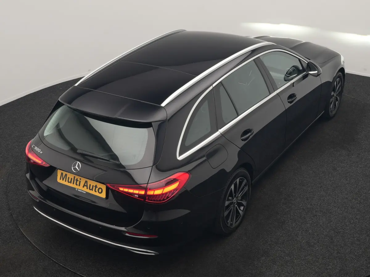 300 e PHEV 313pk Dealer O.H | Adaptive Cruise | Camera | Apple Carplay | BLIS | Sportstoelen Verwarmd | Virtual Cockpit | Navigatie | DAB | 17"L.M | Plug In Hybrid |