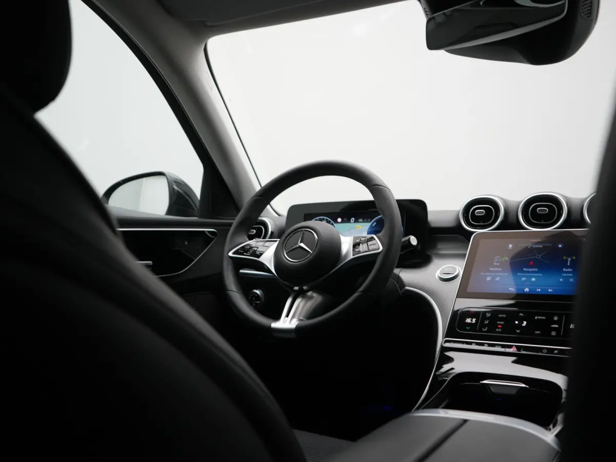 300 e PHEV 313pk Dealer O.H | Adaptive Cruise | Camera | Apple Carplay | BLIS | Sportstoelen Verwarmd | Virtual Cockpit | Navigatie | DAB | 17"L.M | Plug In Hybrid |