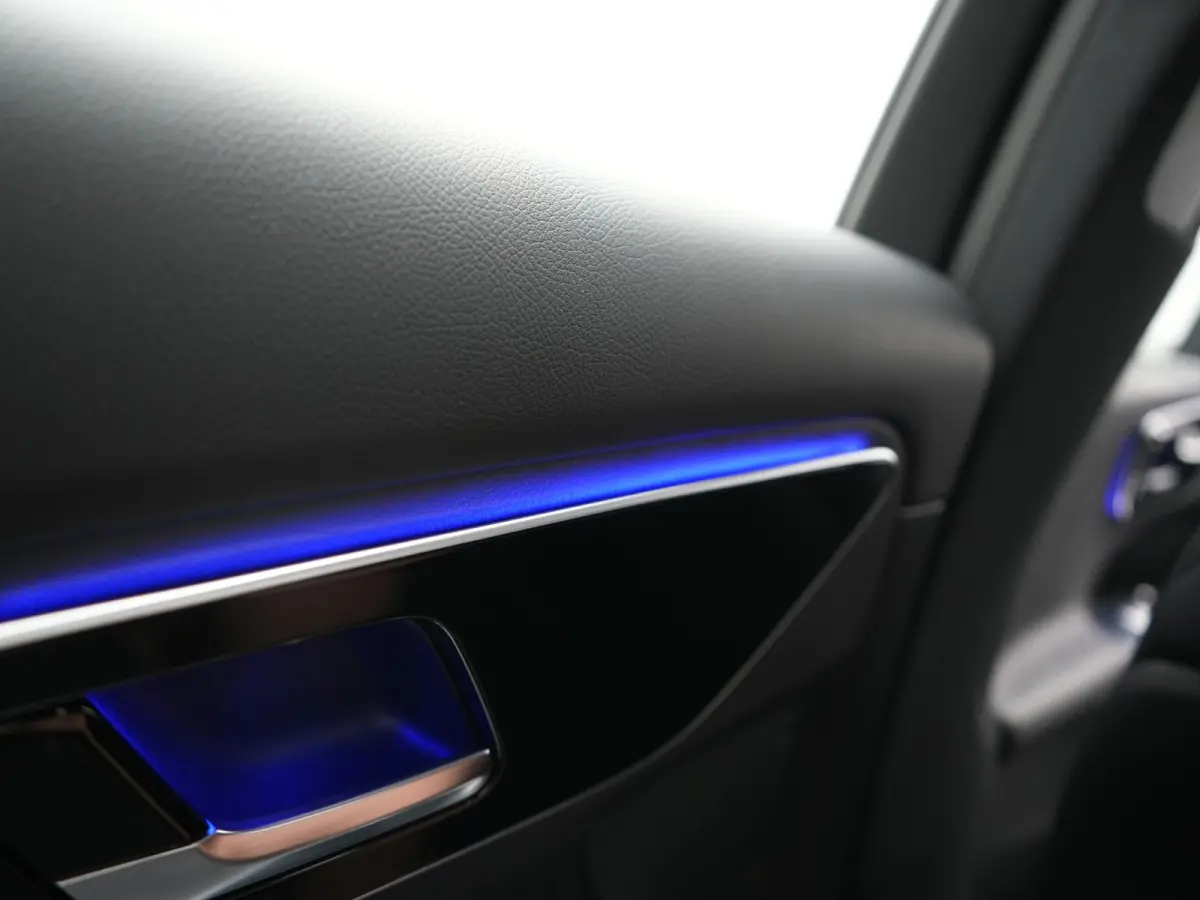300 e PHEV 313pk Dealer O.H | Adaptive Cruise | Camera | Apple Carplay | BLIS | Sportstoelen Verwarmd | Virtual Cockpit | Navigatie | DAB | 17"L.M | Plug In Hybrid |