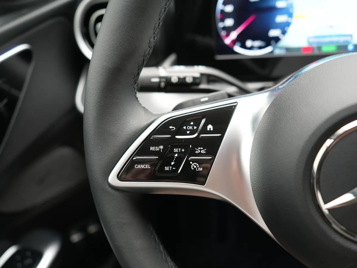 300 e PHEV 313pk Dealer O.H | Adaptive Cruise | Camera | Apple Carplay | BLIS | Sportstoelen Verwarmd | Virtual Cockpit | Navigatie | DAB | 17"L.M | Plug In Hybrid |