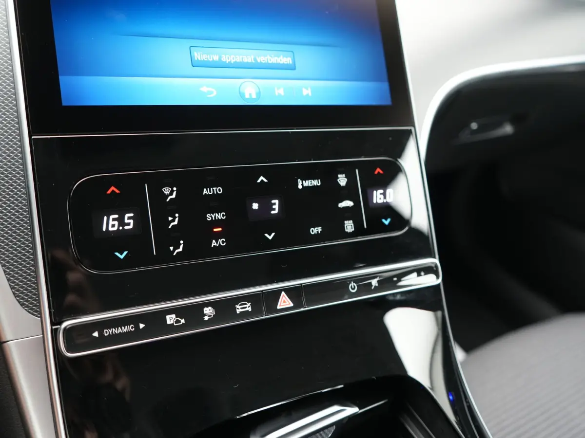 300 e PHEV 313pk Dealer O.H | Adaptive Cruise | Camera | Apple Carplay | BLIS | Sportstoelen Verwarmd | Virtual Cockpit | Navigatie | DAB | 17"L.M | Plug In Hybrid |