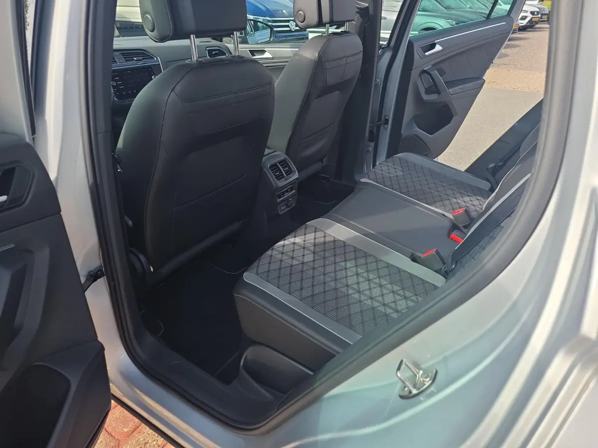 1.4 TSI eHybrid R-Line Business+ | PHEV | Trekhaak | Pano | A.cam | Winterpakket | 245Pk | SOH 89% |