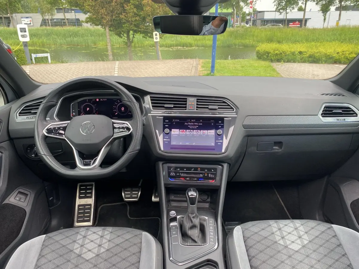 1.4 TSI eHybrid R-Line Business+ | PHEV | Trekhaak | Pano | A.cam | Winterpakket | 245Pk | SOH 89% |
