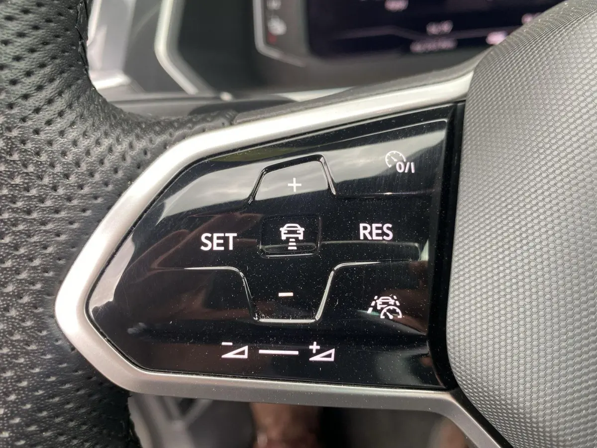 1.4 TSI eHybrid R-Line Business+ | PHEV | Trekhaak | Pano | A.cam | Winterpakket | 245Pk | SOH 89% |