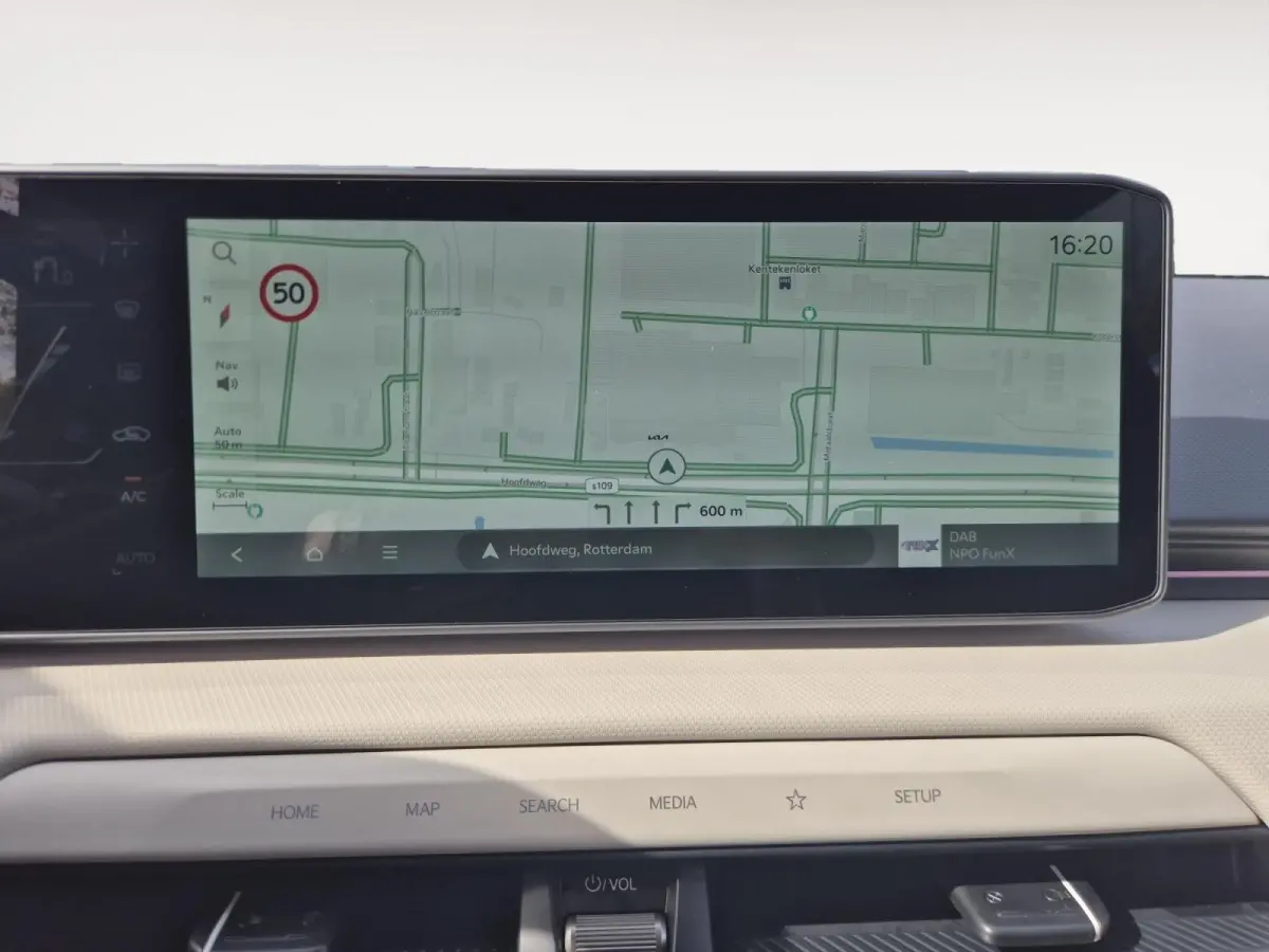GT-Line Business Edition 81.4 kWh | Climate Control | Cruise Control | Stoelverwarming | Stuurverwarming | Dode Hoek Indicatie | Apple Carplay/Android Auto | Camera | Zwarte Logo's |