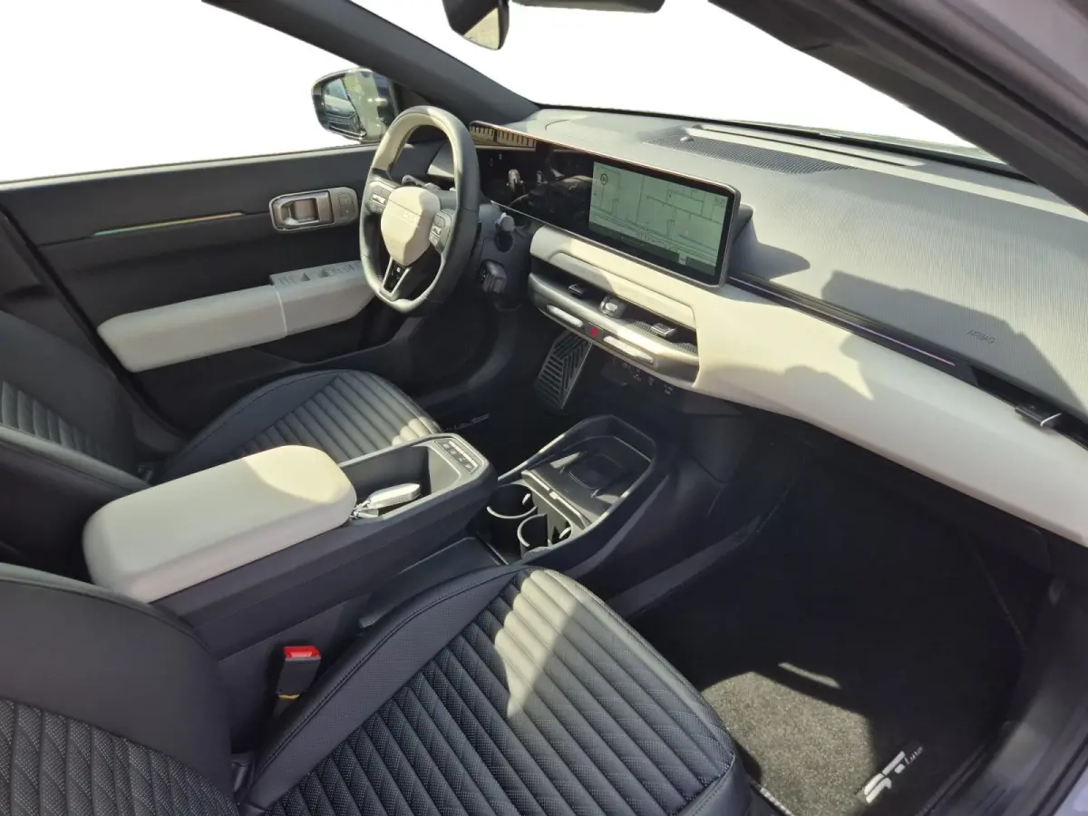 GT-Line Business Edition 81.4 kWh | Climate Control | Cruise Control | Stoelverwarming | Stuurverwarming | Dode Hoek Indicatie | Apple Carplay/Android Auto | Camera | Zwarte Logo's |