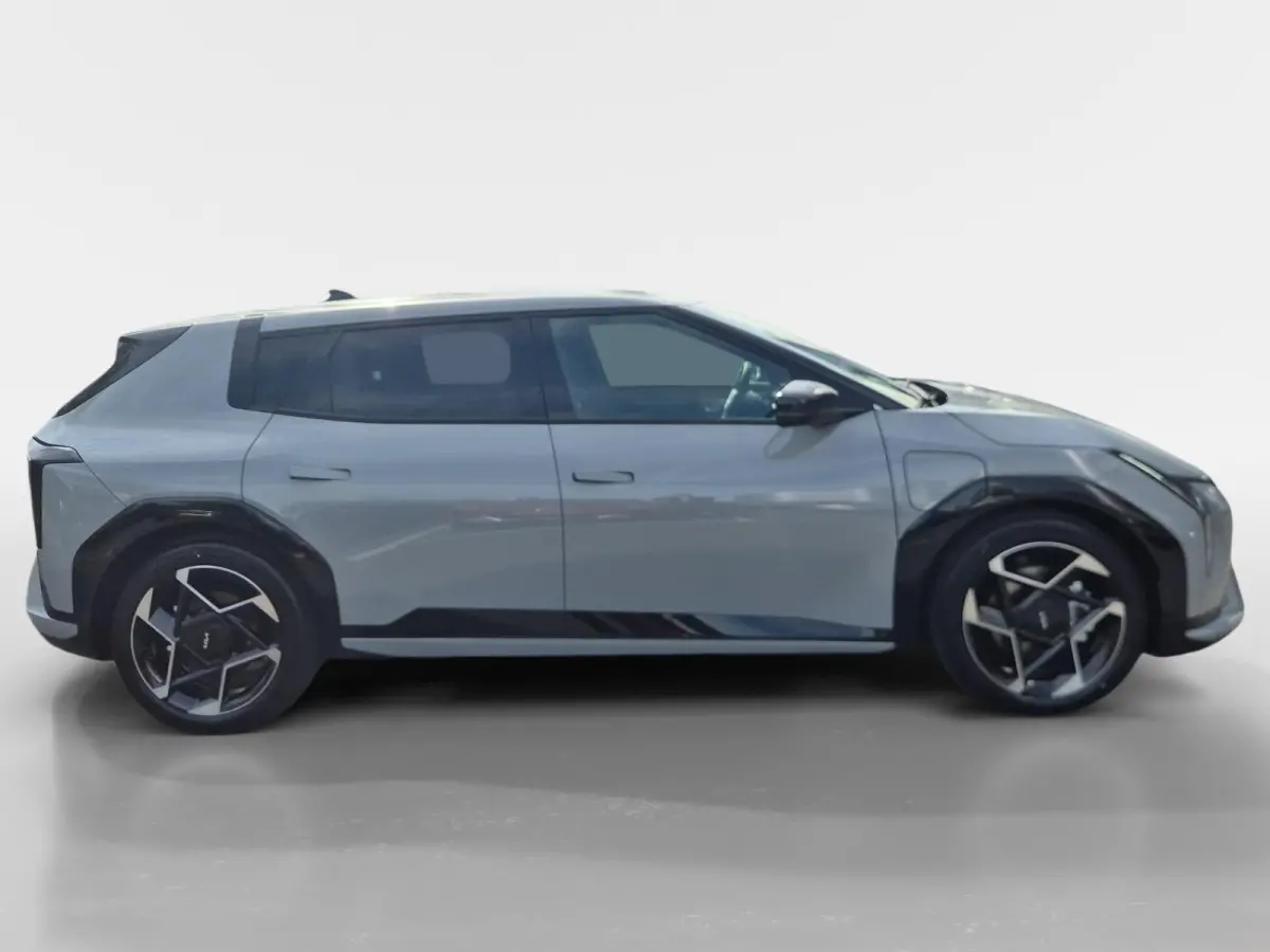 GT-Line Business Edition 81.4 kWh | Climate Control | Cruise Control | Stoelverwarming | Stuurverwarming | Dode Hoek Indicatie | Apple Carplay/Android Auto | Camera | Zwarte Logo's |