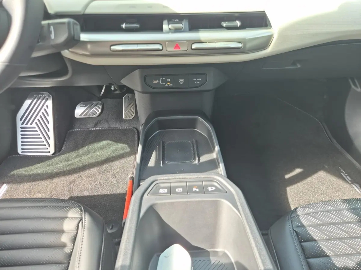 GT-Line Business Edition 81.4 kWh | Climate Control | Cruise Control | Stoelverwarming | Stuurverwarming | Dode Hoek Indicatie | Apple Carplay/Android Auto | Camera | Zwarte Logo's |