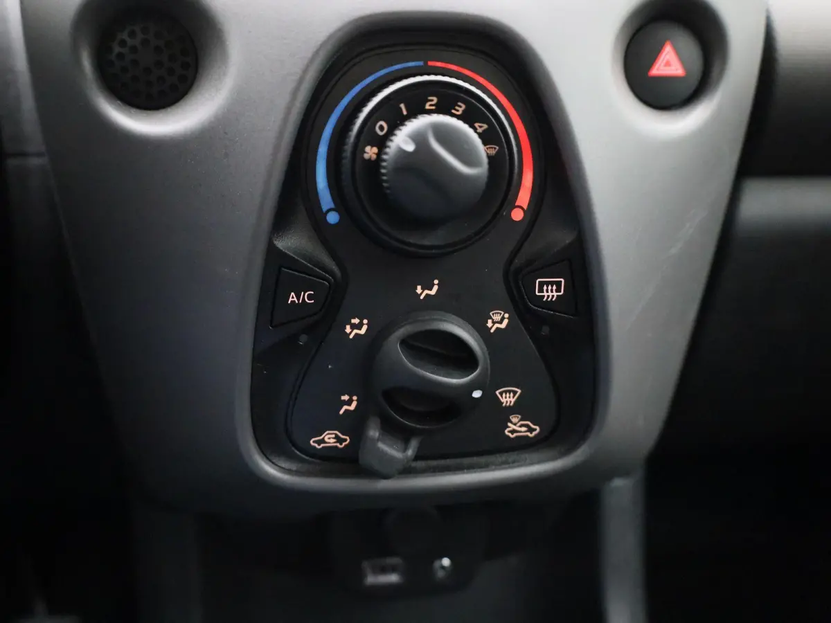 1.0 e-VTi Active | DEMO | AIRCO | BLUETOOTH TELEFOON | 5-DEURS | MULTIFUNCTIONEEL STUURWIEL |