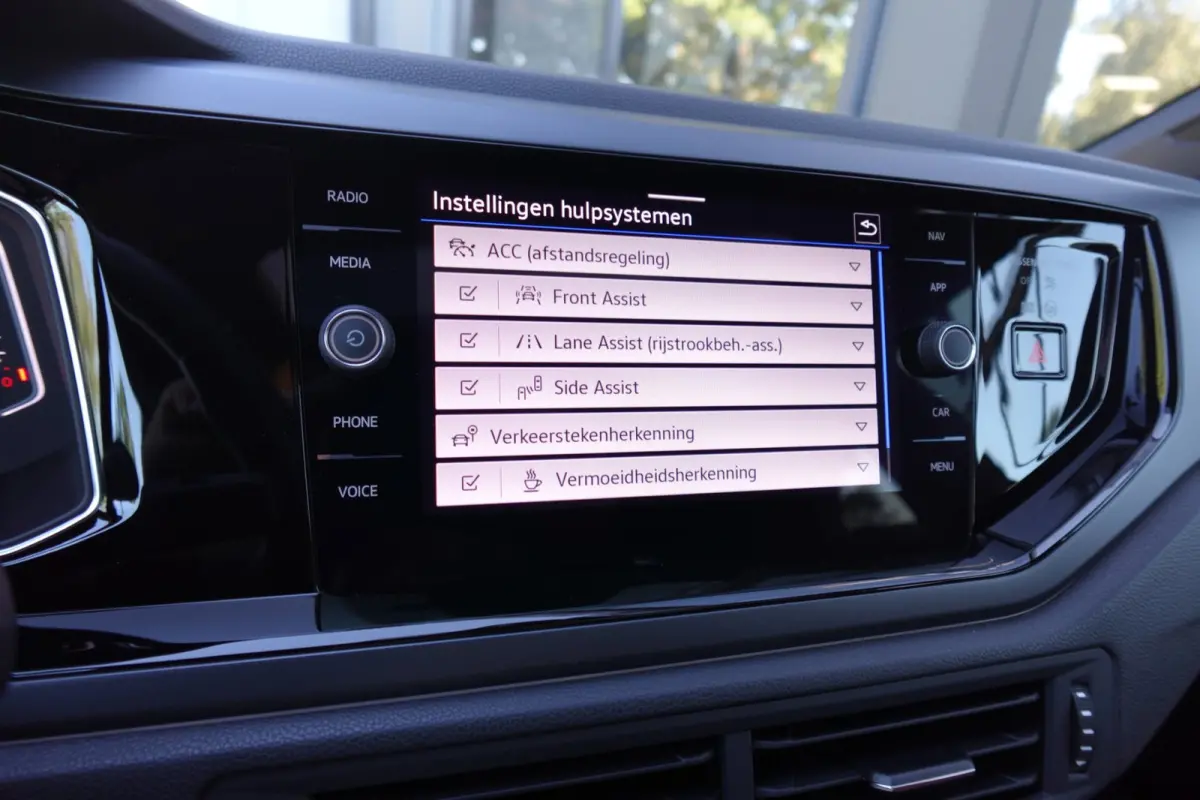 1.5 TSI R-Line Business PANO KEYLESS CAM