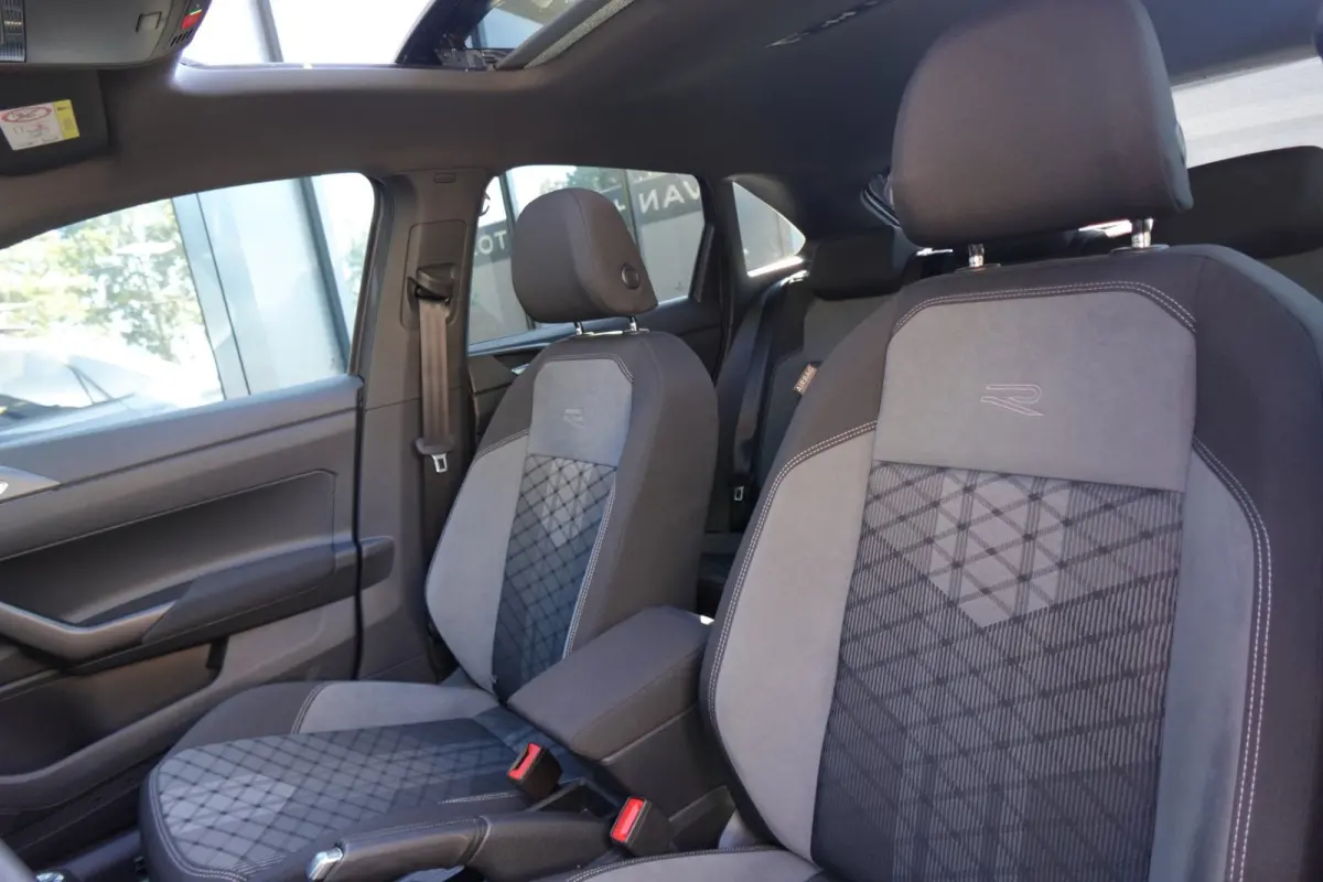 1.5 TSI R-Line Business PANO KEYLESS CAM